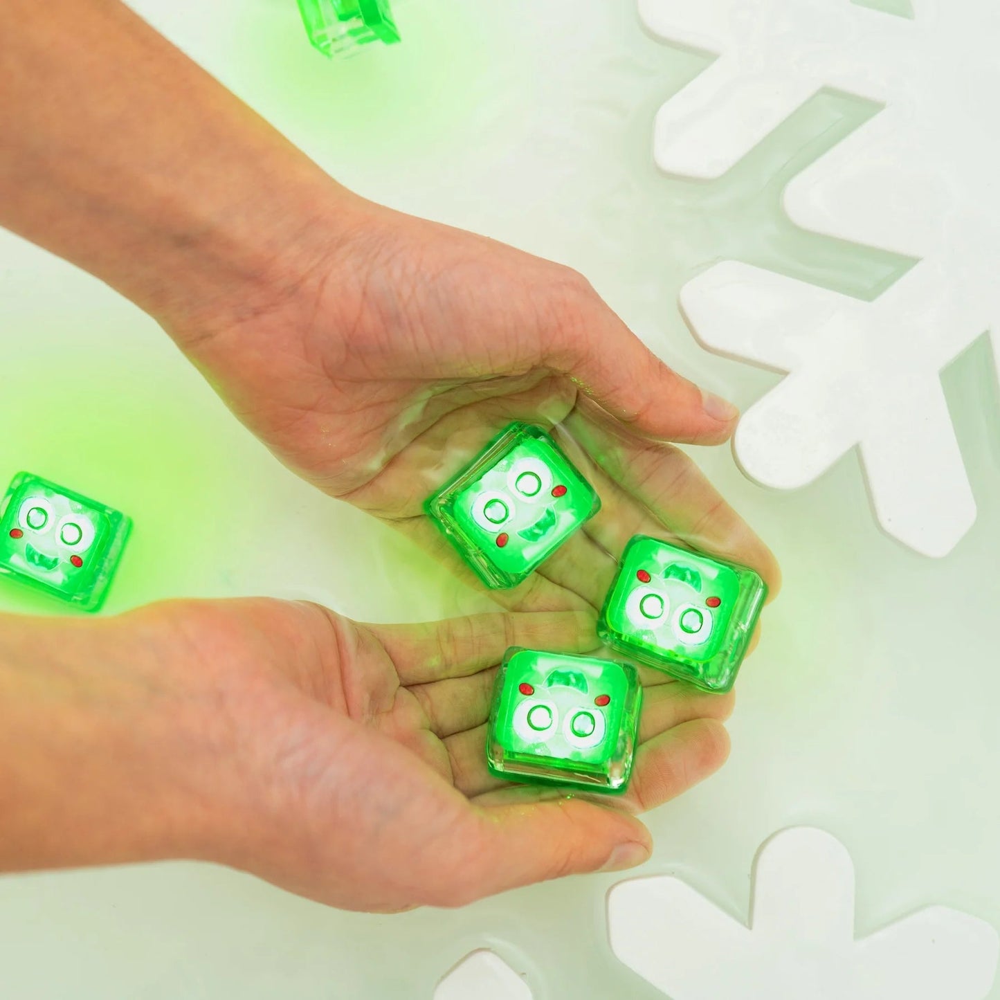 GLO PALS- CHRISTMAS PAL LIGHT UP CUBES