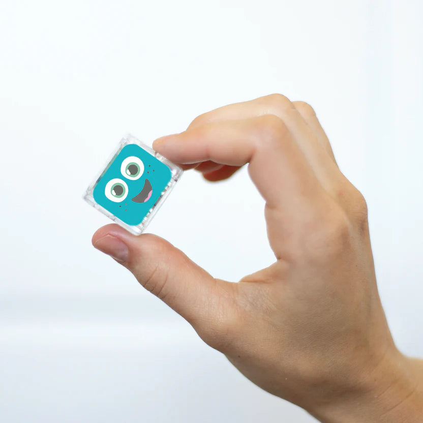 Glo Pals Light Up Cube Bath Toys - Blair (Blue)